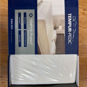 💯Brand NEW tempurpedic Mattress Protector - King IN box, never opened